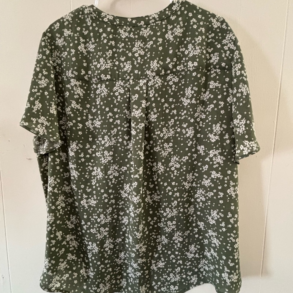 Torrid Olive Floral Blouse - Picture 3 of 4